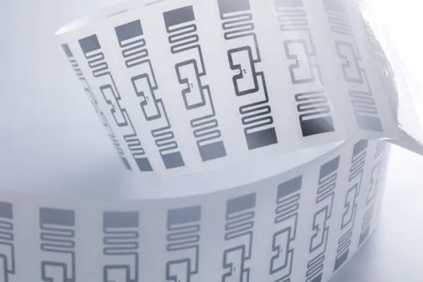 ​Kiểm soát truy cập: RFID so với sinh trắc học