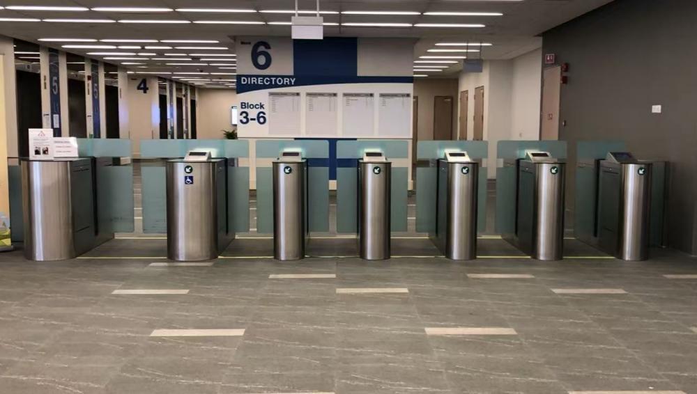 Hệ thống kiểm soát truy cập cửa quay hoạt động như thế nào?