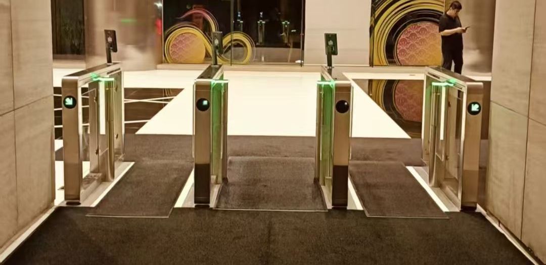 ​Giải pháp cửa xoay nhận dạng khuôn mặt ZOJE cho tòa nhà văn phòng