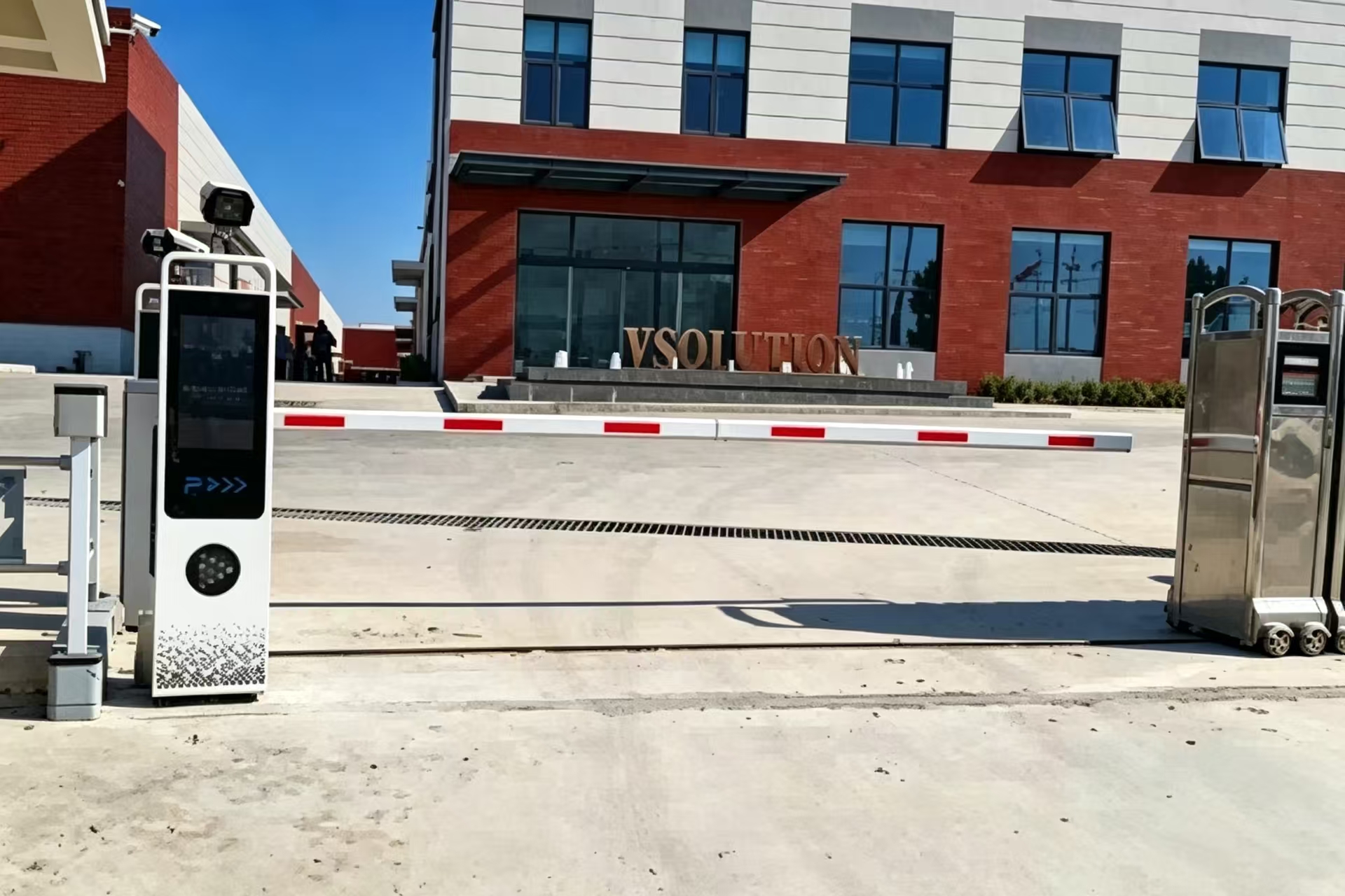 Bạn mệt mỏi vì sự cố máy chủ tại cổng? Làm quen với Camera ANPR của ZOJE